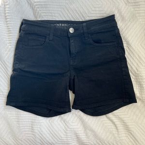 American Eagle Outfitters Midi Shorts Black